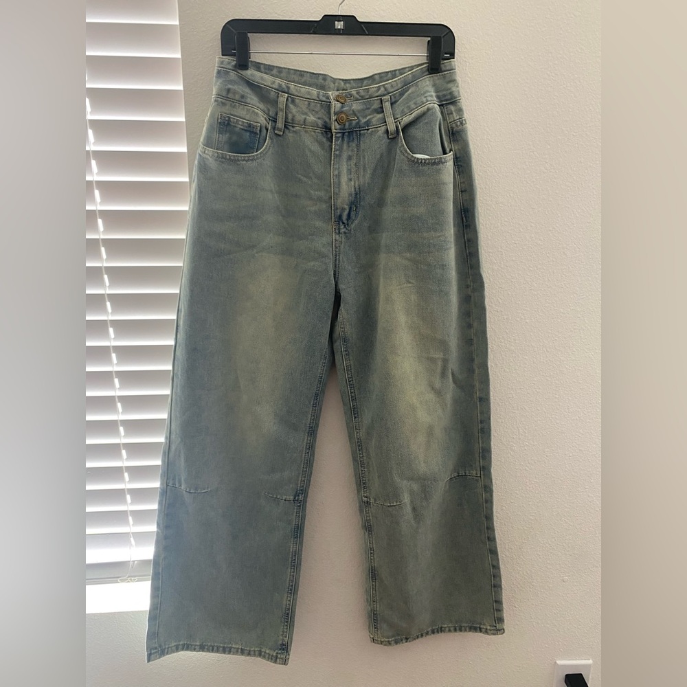 Wide-Leg Light Blue Jeans size large new without tag
